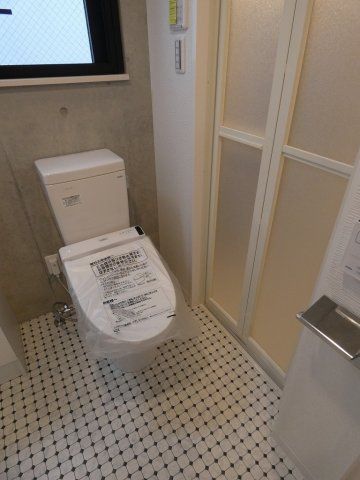 【トイレ】　温水洗浄便座です。