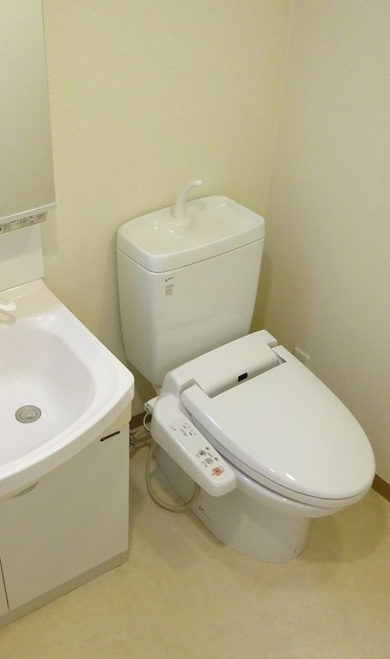 【トイレ】　「温水洗浄便座付きトイレ」