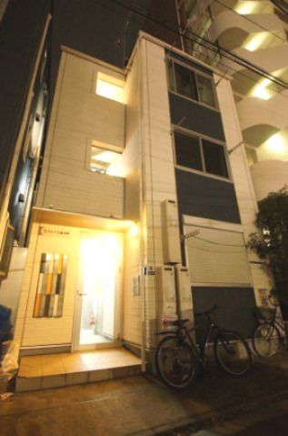 【建物外観】　京急本線「平和島」駅より徒歩5分のアパートです。
