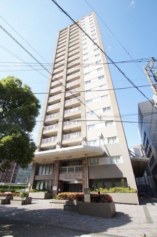 【建物外観】　横浜駅徒歩4分のタワー型マンションです。