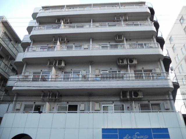 【建物外観】　東海道本線「川崎駅」徒歩11分のマンションです。