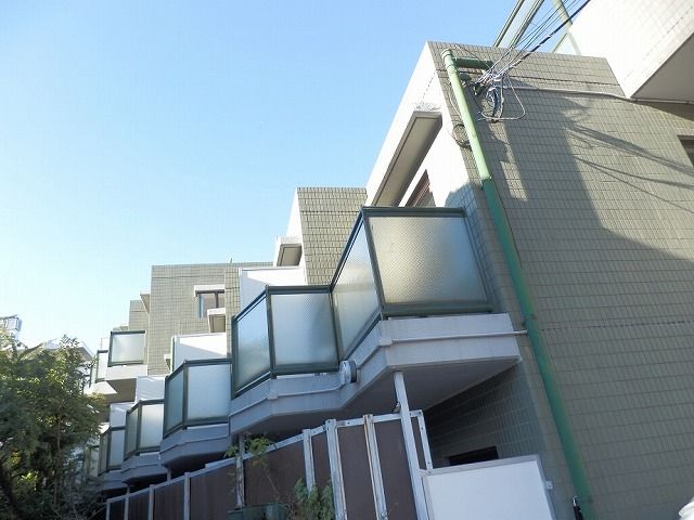 【建物外観】　東急東横線「白楽」駅より徒歩6分の「リノベーションマンション」