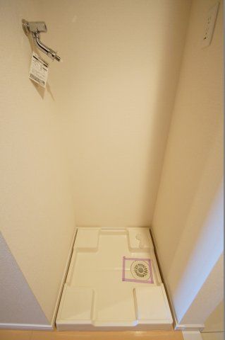 【その他設備】　防水パン付室内洗濯機置場