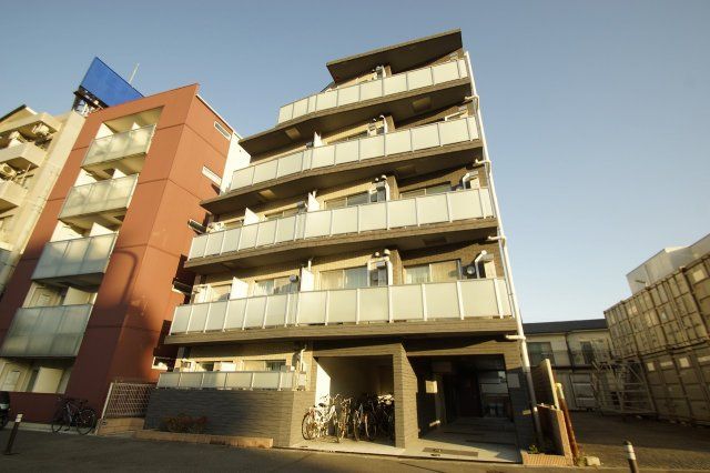 【建物外観】　京急本線「京急蒲田」駅より徒歩9分の分譲賃貸マンションです。