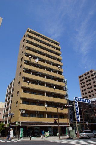 【建物外観】　京浜東北線「川崎駅」徒歩6分の分譲賃貸マンションです。