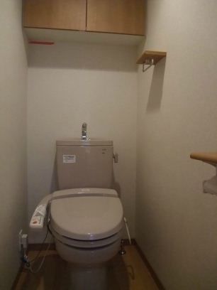 【トイレ】　「温水洗浄便座付のトイレ」