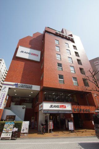 【建物外観】　京浜東北「蒲田駅」徒歩4分のエキチカマンションです。