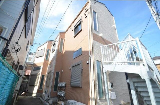 【建物外観】　「川崎大師」駅徒歩14分の新築アパートです