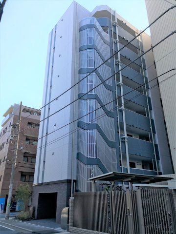 【建物外観】　「横浜駅」徒歩８分のマンションです。