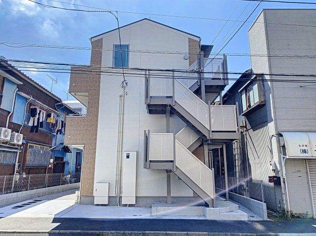 【建物外観】　京浜東北線「鶴見駅」徒歩10分の新築アパートです。