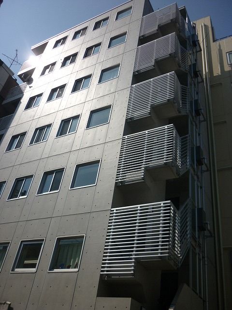 【建物外観】　「鶴見駅」徒歩2分のお洒落なデザイナーズマンション
