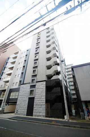 【建物外観】　新横浜駅徒歩9分のマンションです。